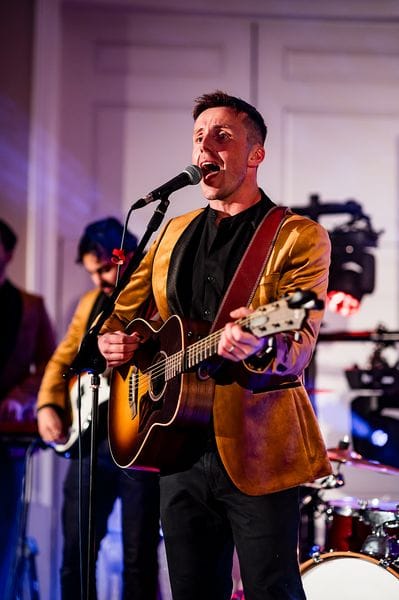 Acoustic Wedding Singer Acoustic wedding singer for hire